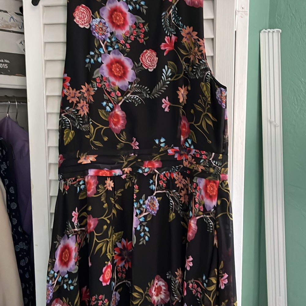 Dress - Picture 6 of 6